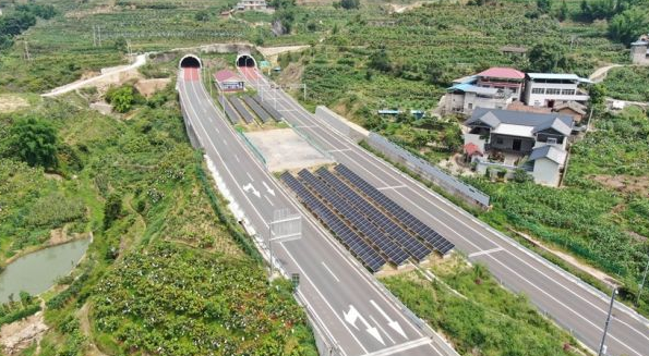 接高速、進(jìn)校園、上車棚……多地“嘗鮮”光伏發(fā)電！政府表態(tài)：將全面推廣光伏應(yīng)用